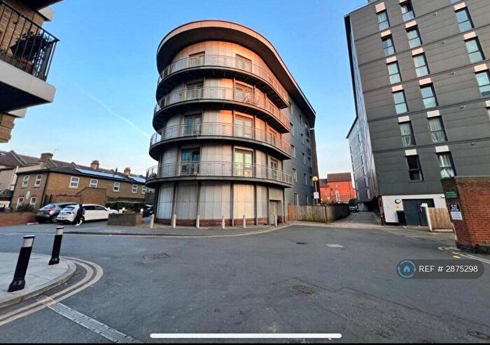 2 Bedroom Flat To Rent In Westside Apartments, Ilford, IG1