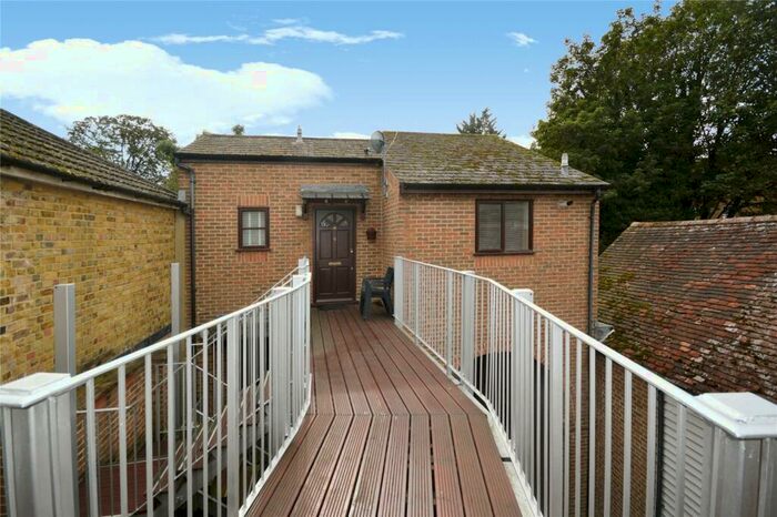 1 Bedroom Flat To Rent In St. Margarets Banks High Street, Rochester, Kent, ME1