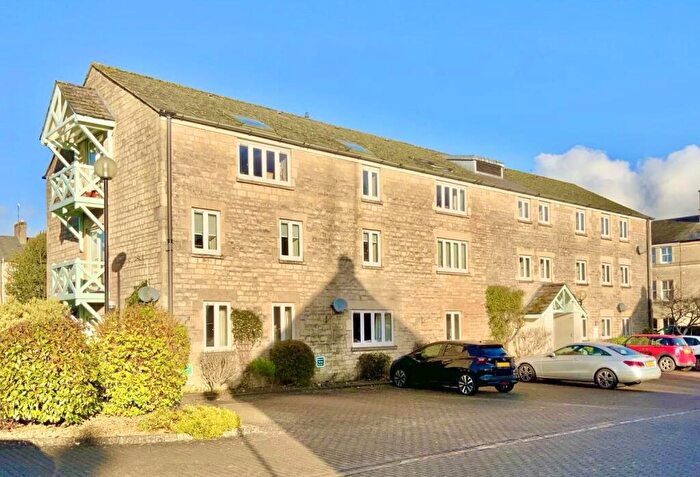 2 Bedroom Apartment For Sale In Central Cirencester, GL7