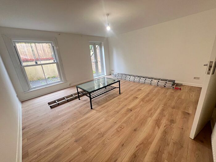 1 Bedroom Flat To Rent In White Hart Lane, London, N17