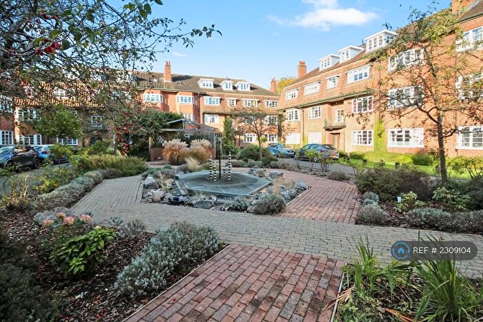 2 Bedroom Flat To Rent In West Street Lane, Carshalton, SM5