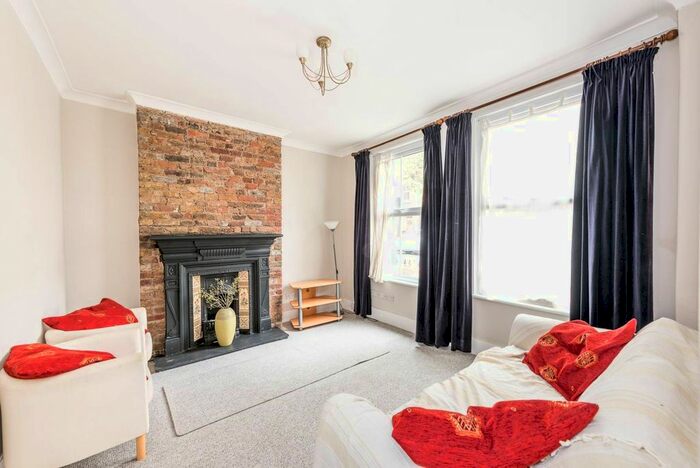 1 Bedroom Flat To Rent In Goldsboro Road, Vauxhall, London, SW8