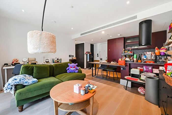 2 Bedroom Flat For Sale In Legacy Building, Viaduct Gardens, SW11
