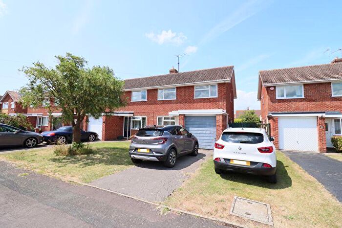 3 Bedroom Semi-Detached House To Rent In Warren Close, Gloucester, GL3