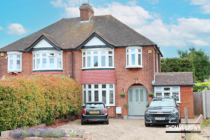 4 Bedroom Semi-Detached House For Sale In Lancing Road, Orpington, BR6
