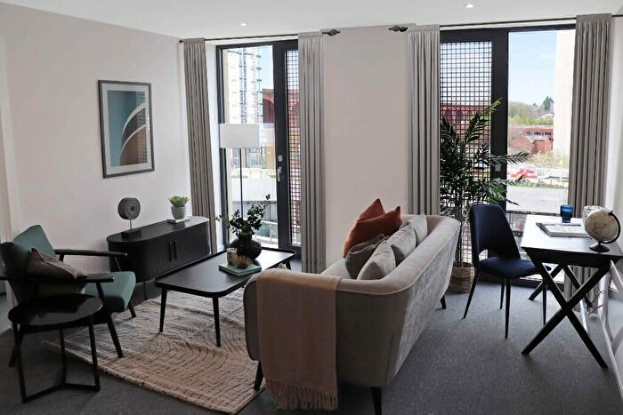 2 Bedroom Apartment To Rent In Daw Bank, Stockport, Greater Manchester, SK3