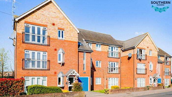 2 Bedroom Flat For Sale In Flat Gellar Court, Station Approach, Horley, Surrey, RH6