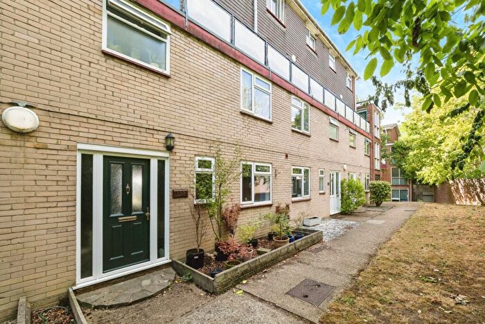 3 Bedroom Maisonette For Sale In Victor Close, Hornchurch, RM12