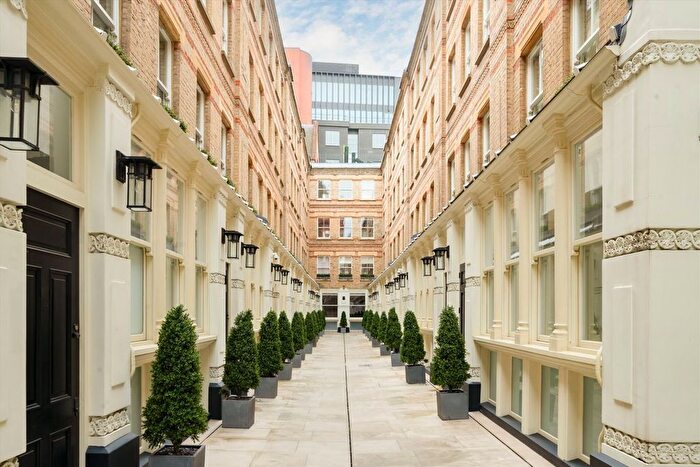 2 Bedroom Flat For Sale In Dyer's Buildings, Pink Mews, EC1N