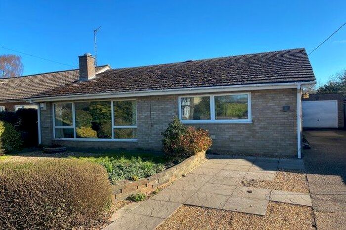 3 Bedroom Bungalow To Rent In Rampton Road, Cambridge, CB24