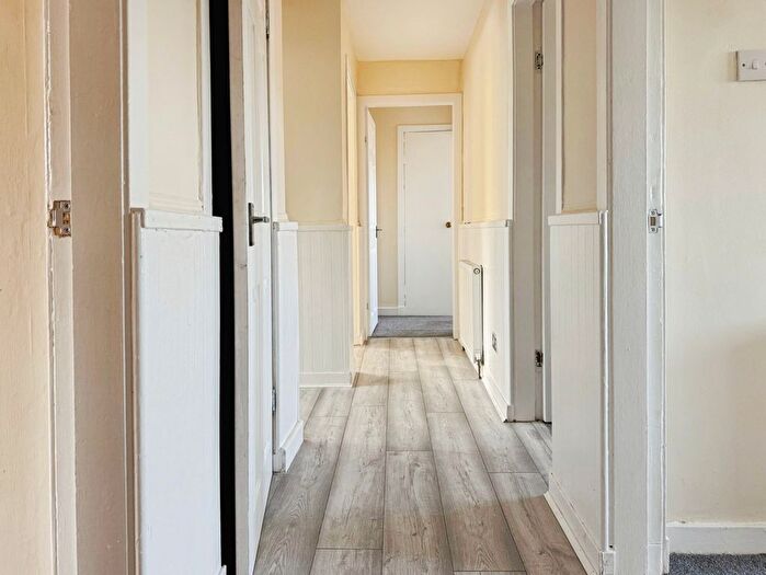 3 Bedroom Flat For Sale In Balcurvie Road, Glasgow, G34