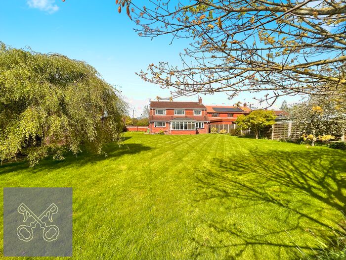 4 Bedroom Bungalow For Sale In Main Road, Wyton, Hull, East Yorkshire, HU11