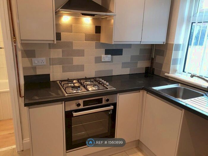 3 Bedroom Semi-Detached House To Rent In Commercial Street, Stoke-On-Trent, ST6