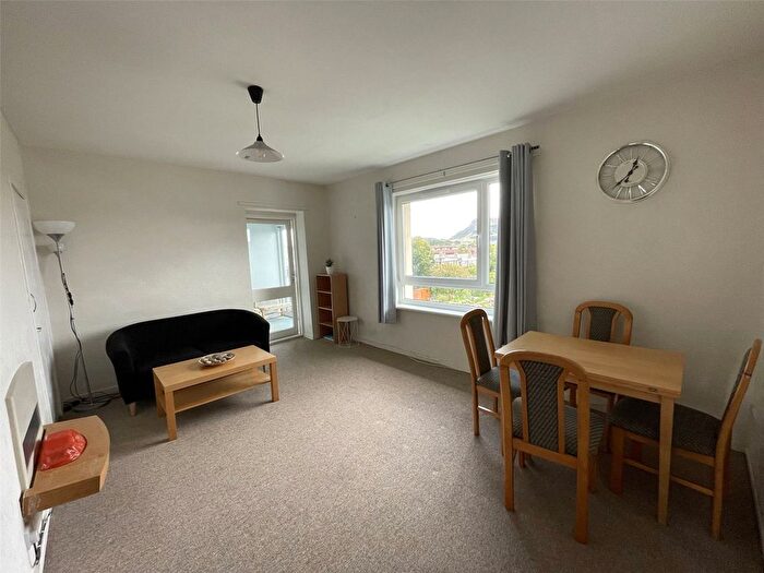 2 Bedroom Flat To Rent In / Langton Road, Edinburgh, EH9