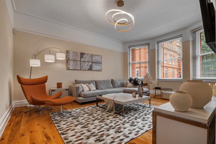4 Bedroom Flat To Rent In Kensington Court, London, W8