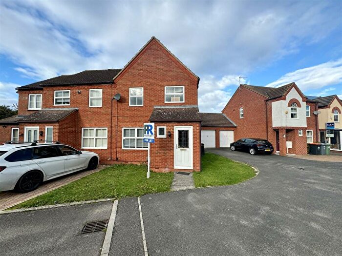 3 Bedroom Semi-Detached House To Rent In Mill Lane, Barton-Le-Clay, MK45