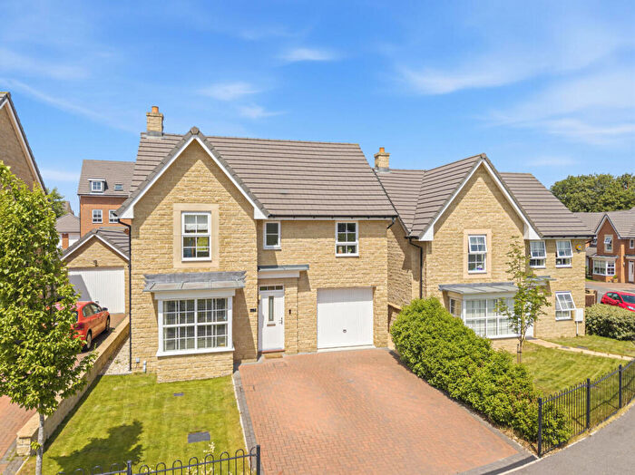 4 Bedroom Detached House For Sale In Davy Avenue, Micklefield, Leeds, LS25