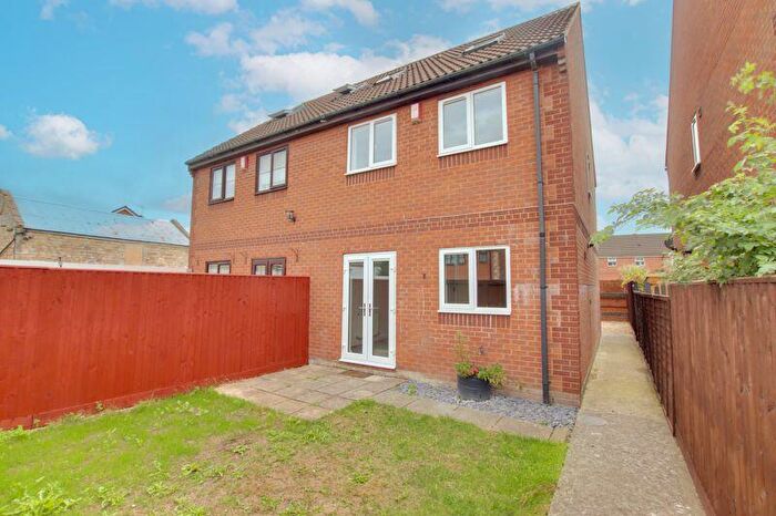 4 Bedroom Semi-Detached House For Sale In Ashleigh Grove, Trowbridge, BA14