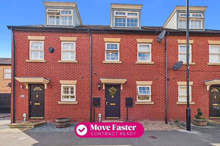 3 Bedroom Terraced House For Sale In Boothferry Park Halt, Hull, HU4