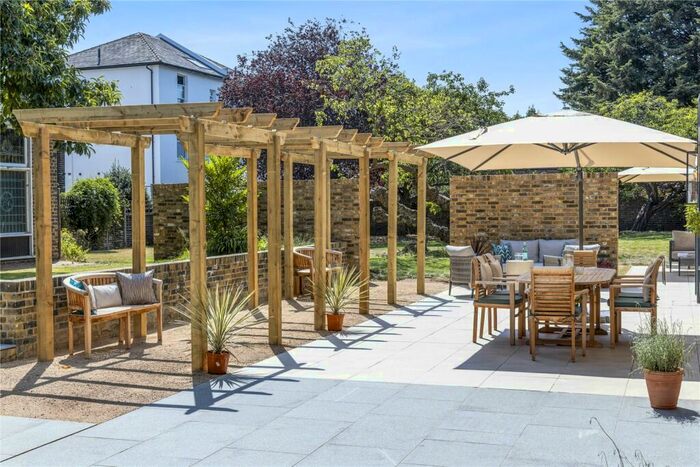 1 Bedroom Retirement Property For Sale In Lower Teddington Road, Hampton Wick, KT1