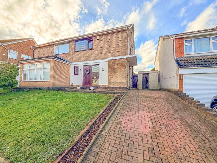 3 Bedroom Semi-Detached House For Sale In Cotswold Crescent, Nuneaton, CV10