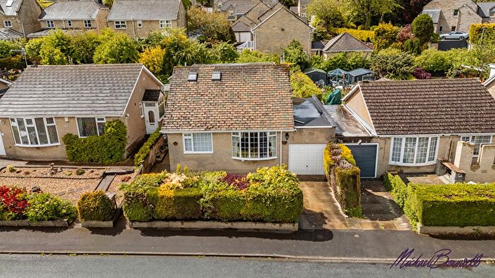 4 Bedroom Detached House For Sale In Oakleigh Avenue, Clayton, Bradford, BD14