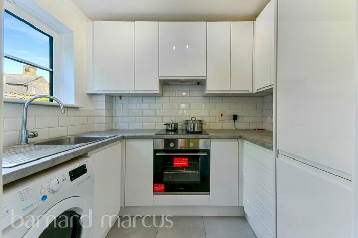 1 Bedroom Flat To Rent In Rosemary Lane, London, SW14