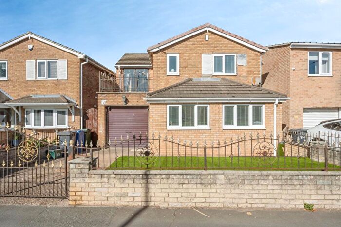 3 Bedroom Detached House For Sale In Bond Street, New Rossington, Doncaster, DN11