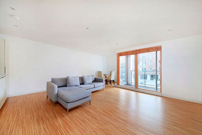2 Bedroom Flat To Rent In Wingate Square, Springfield Estate, SW4