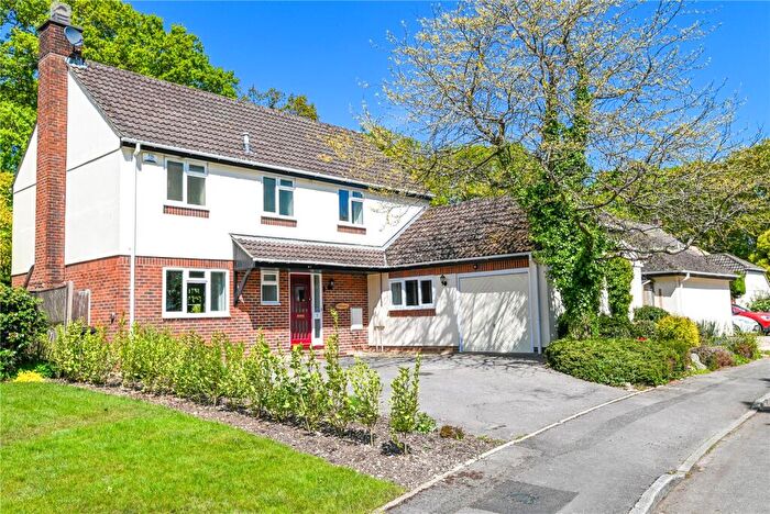 4 Bedroom Detached House For Sale In Badgers Copse, New Milton, Hampshire, BH25