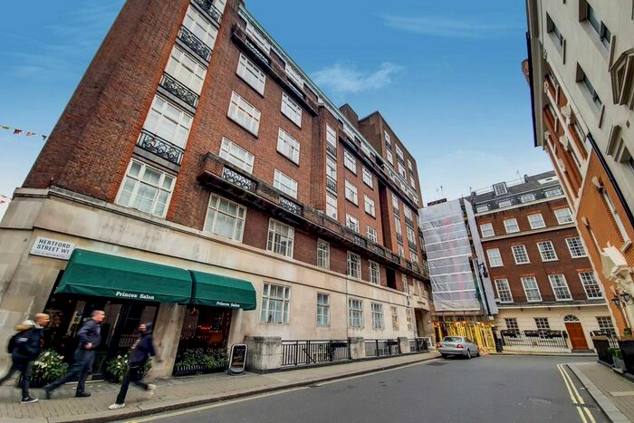 2 Bedroom Flat To Rent In Hertford Street, Mayfair, London, W1J