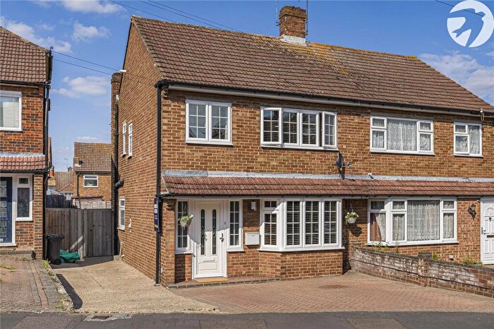 3 Bedroom Semi-Detached House For Sale In Sermon Drive, Swanley, Kent, BR8