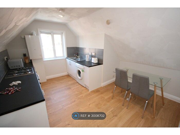 2 Bedroom Flat To Rent In Randolph Road, Bournemouth, BH1