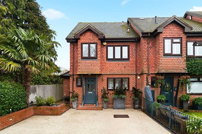 4 Bedroom End Terrace House For Sale In Royal Walk, Ferry Lane, Shepperton, TW17