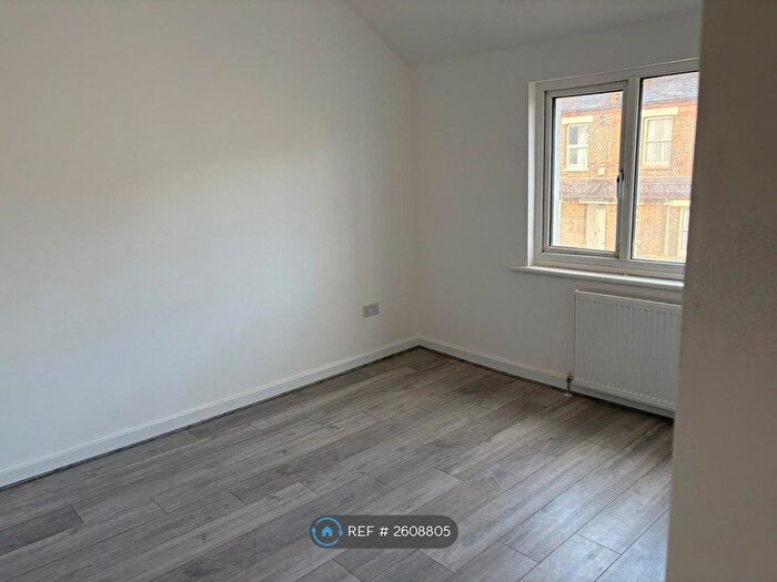 4 Bedroom End Of Terrace House To Rent In Clare Road, Hounslow, TW4