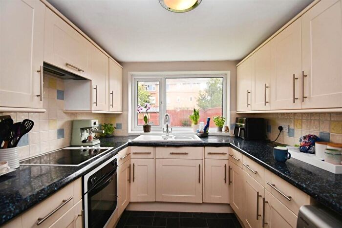 2 Bedroom Semi-Detached House For Sale In Bon Accord Road, Hessle, HU13