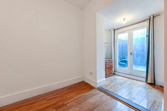 1 Bedroom Flat To Rent In Crossley Street, Barnsbury, London, N7