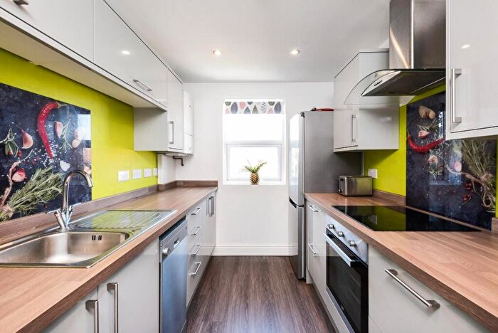 2 Bedroom Flat To Rent In Victoria Terrace, Bath, BA2