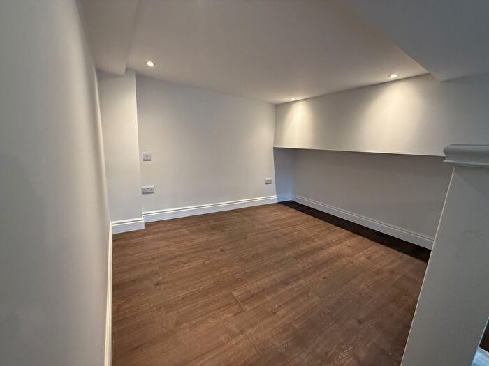 Studio To Rent In - Friern Barnet Road, London, N11