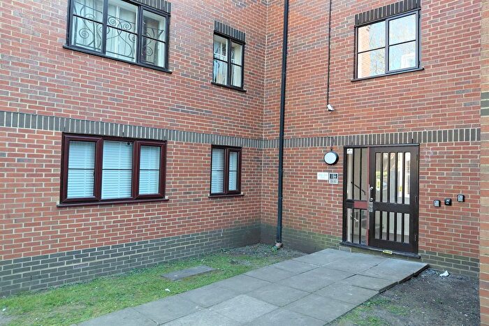 1 Bedroom Flat To Rent In Gladbeck Way, EN2