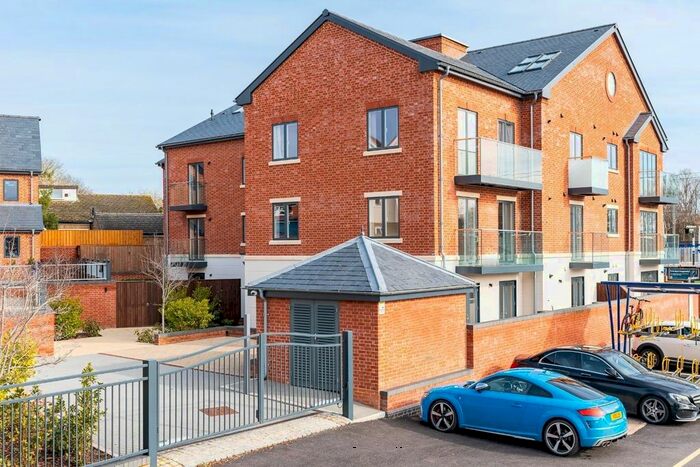 2 Bedroom Flat To Rent In Park Lane, Knebworth, SG3