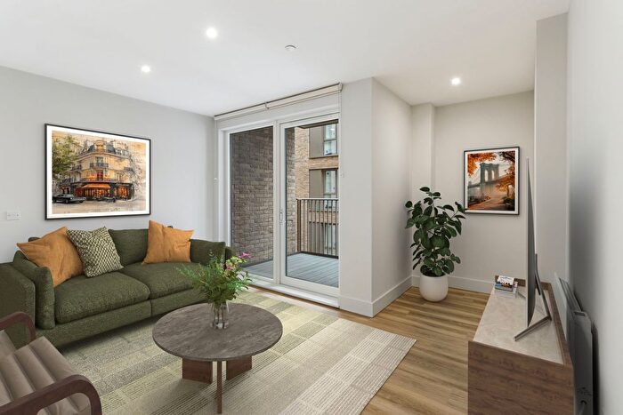 1 Bedroom Flat To Rent In Mill Mead, Staines, TW18