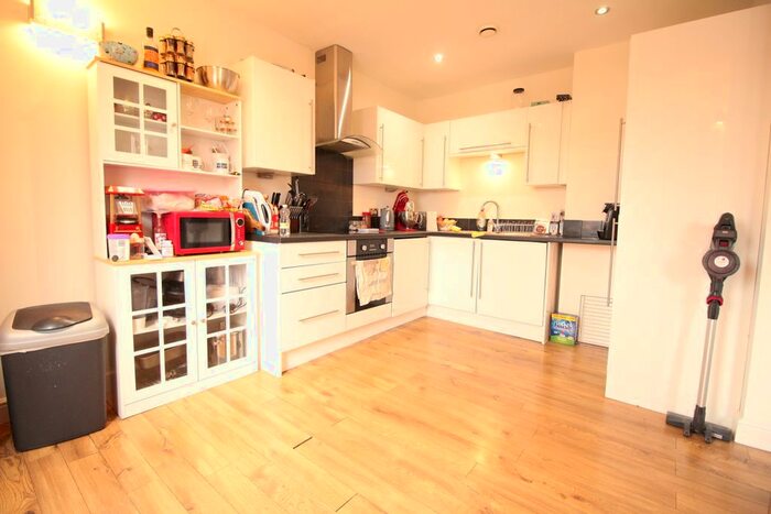 2 Bedroom Flat To Rent In Coombe Road, New Malden, KT3