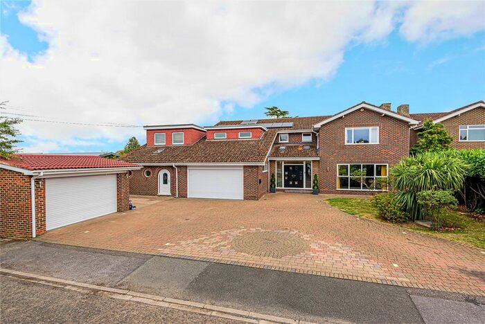 6 Bedroom Detached House To Rent In Haven Road, Ashford, TW15