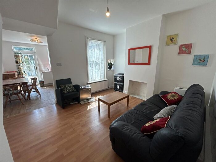 4 Bedroom Terraced House To Rent In Balvernie Grove, London, SW18