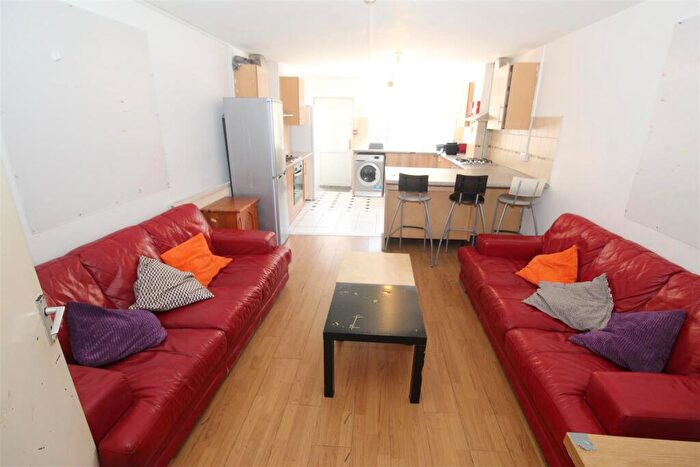 6 Bedroom Flat To Rent In Salisbury Road, Cathays, Cardiff, CF24