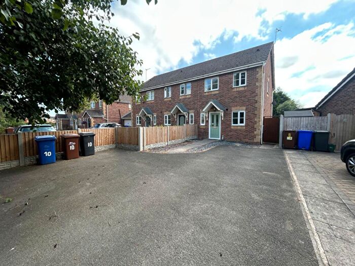 2 Bedroom Town House To Rent In Bramling Cross Road, Staffordshire, Burton Upon Trent, DE14
