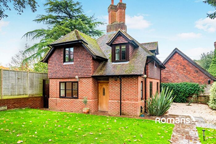 3 Bedroom Detached House To Rent In Meredun Close, Hursley, Winchester, SO21