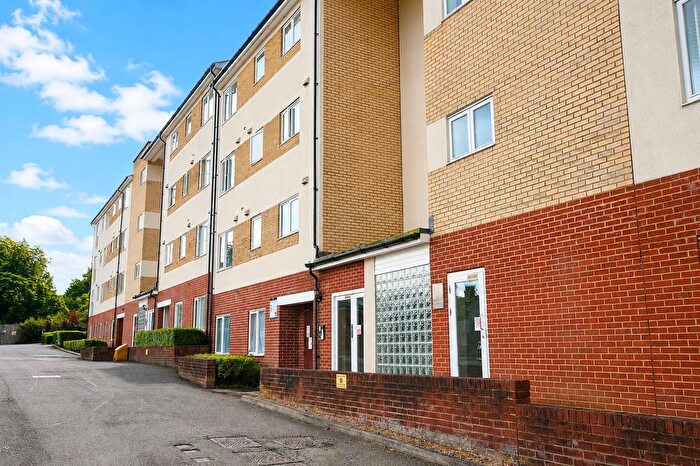 2 Bedroom Flat For Sale In Bambridge Court, Maidstone, ME14