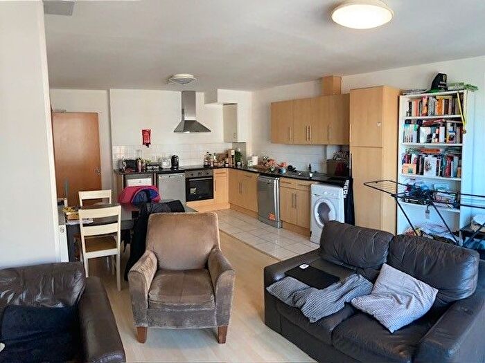 3 Bedroom Flat To Rent In Wedmore Street, Holloway, Islington, North London, N19
